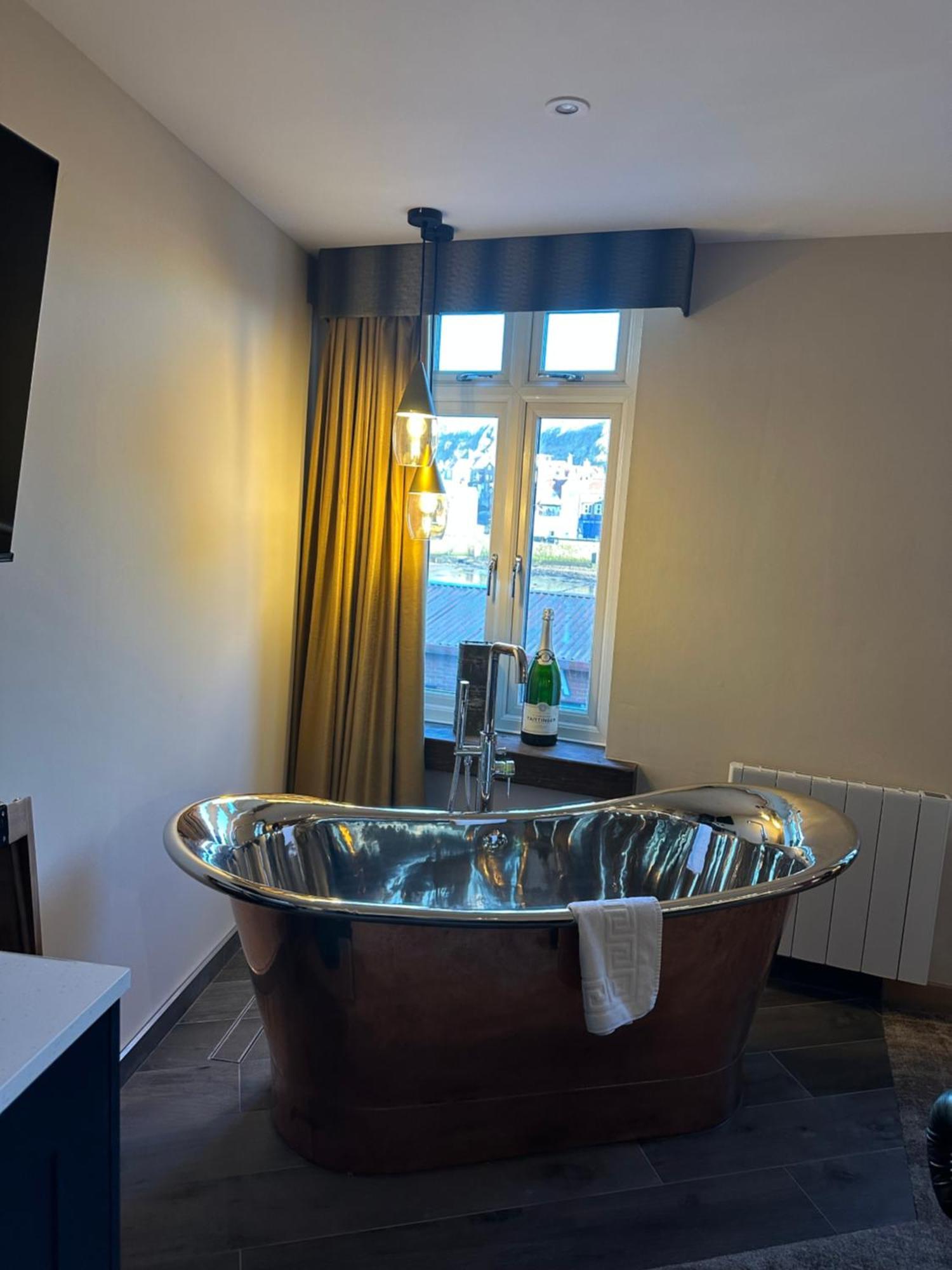 Harrys Lounge 4* Whitby