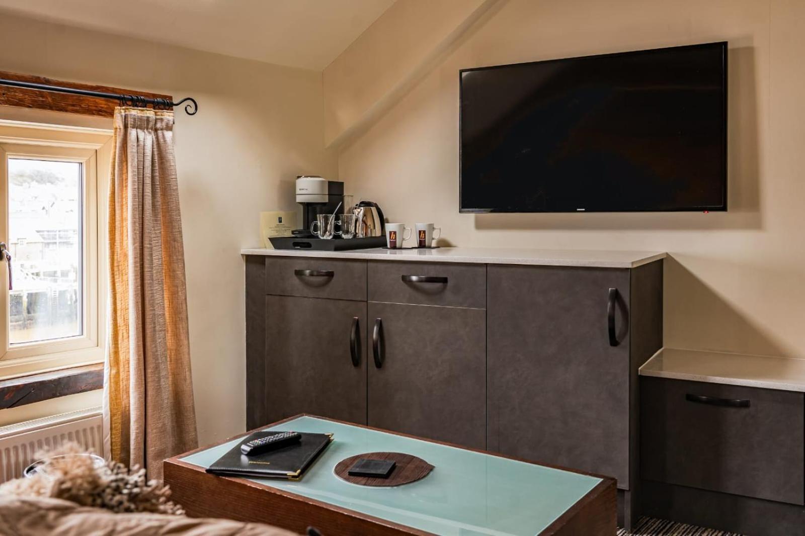 Harrys Lounge 4* Whitby