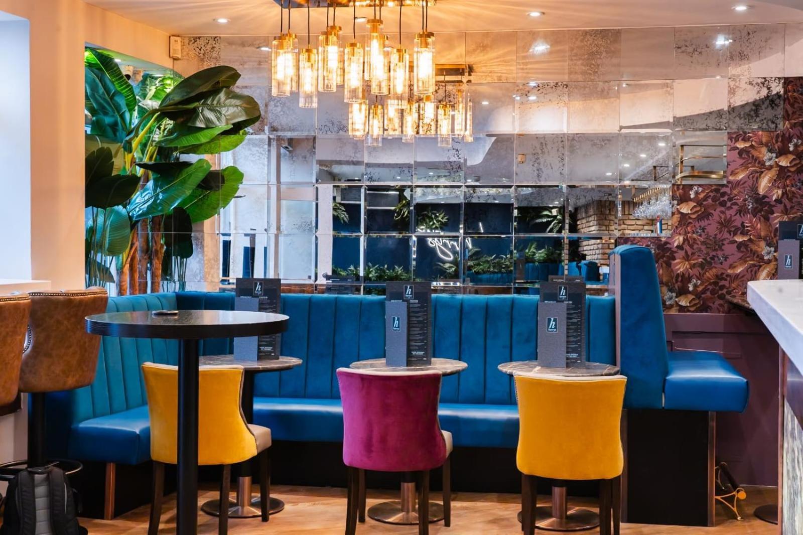 Harrys Lounge 4* Whitby