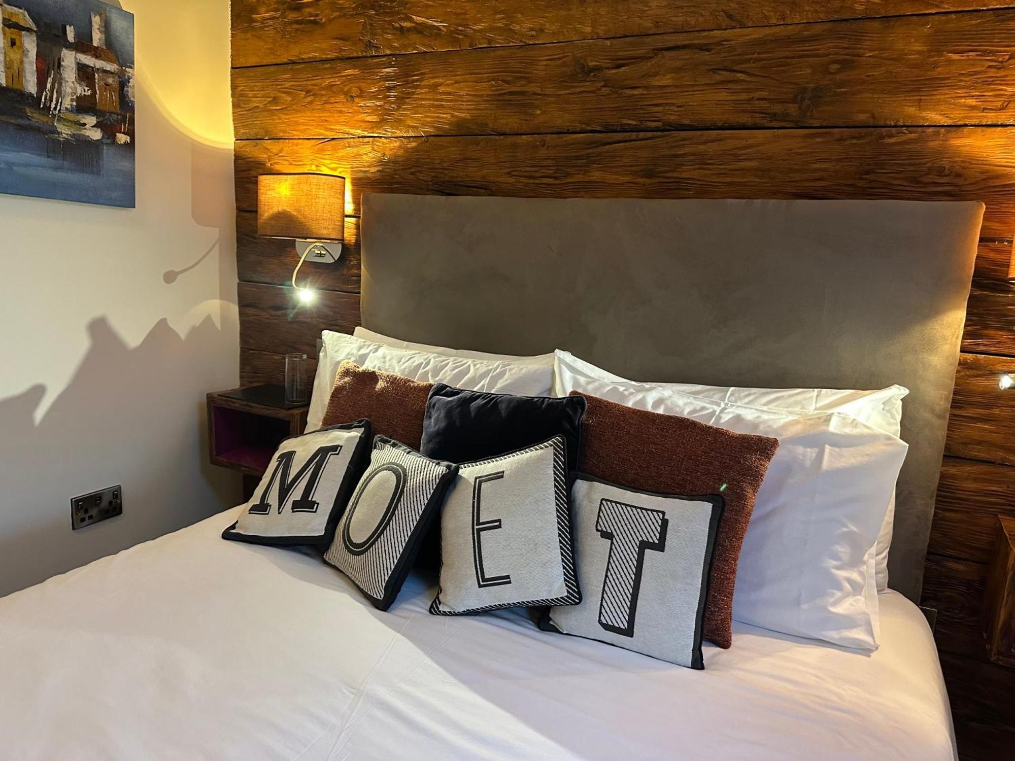 Harrys Lounge Bed & Breakfast 4*