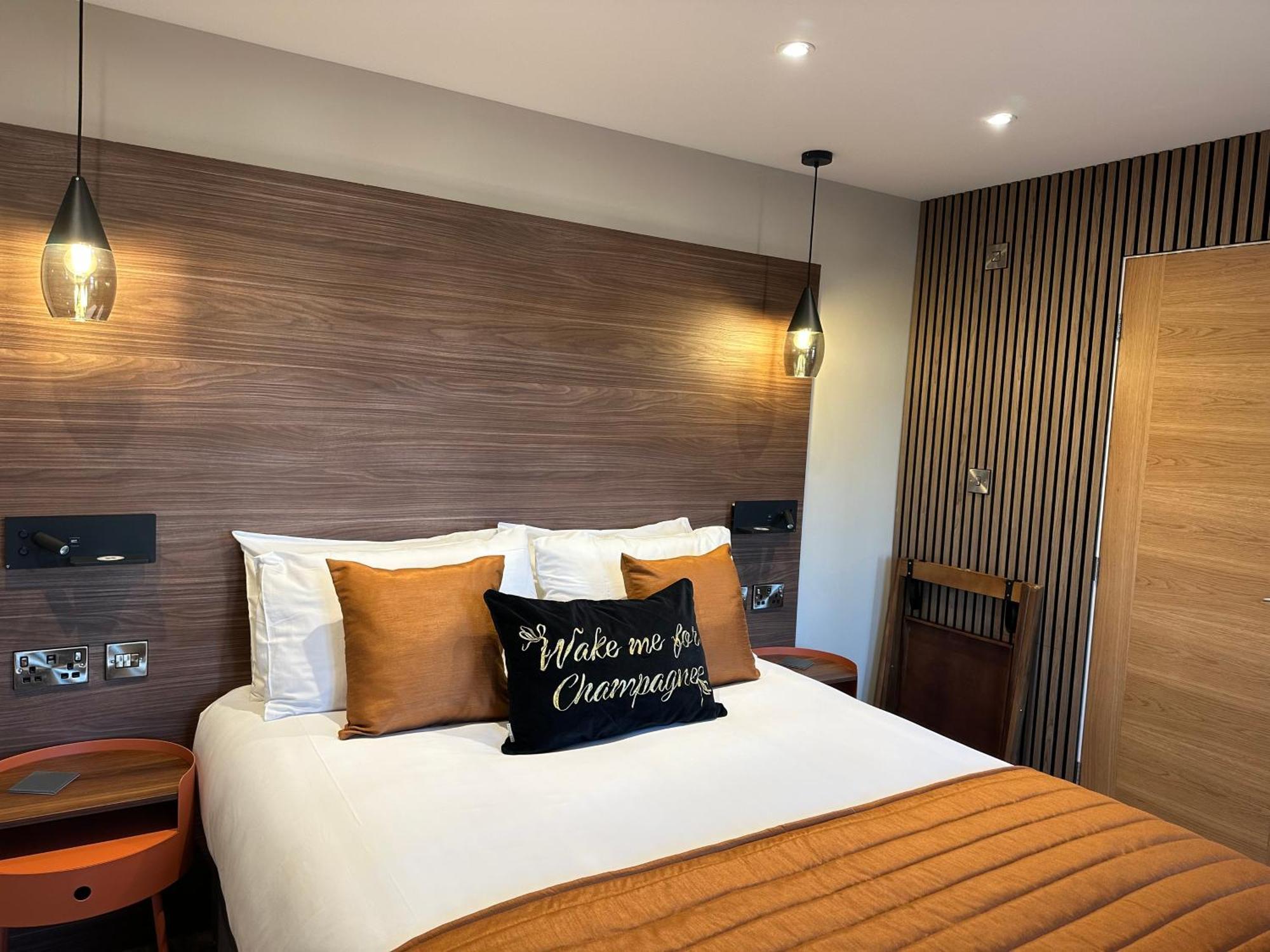 Harrys Lounge 4*